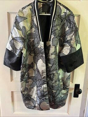 Karen by Simonsen Women's Floral Jacquard Open Jacket Kimono Gray, Gold, Black